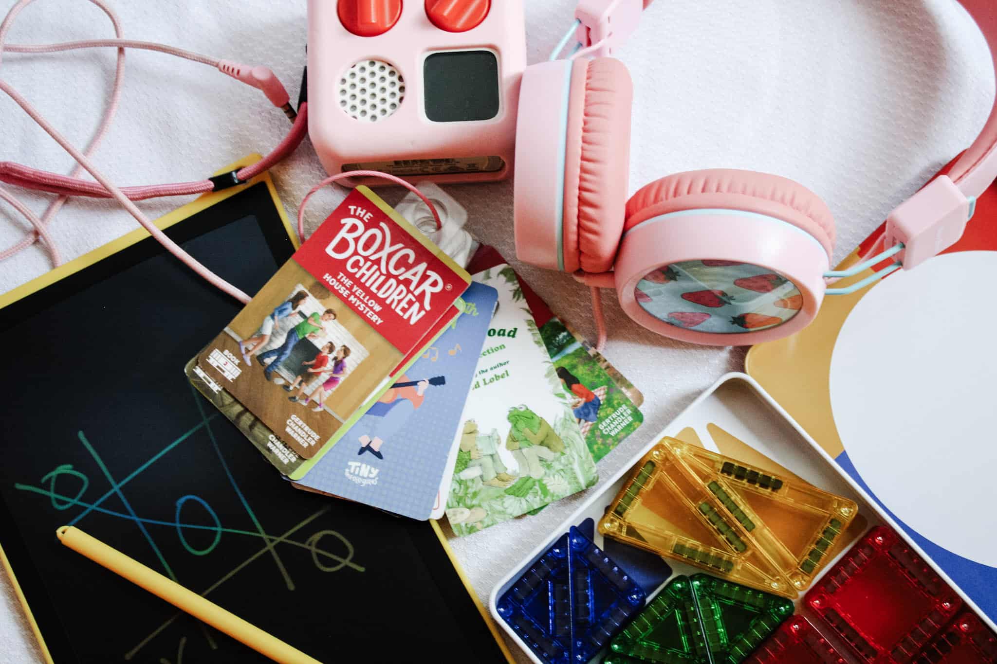 12 Screen-Free Activities Your Kids Will LOVE While Traveling