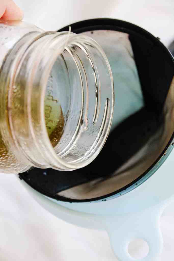 garlic mullein ear oil pour garlic oil